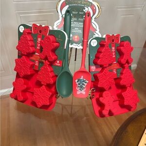 Brand New Core  Christmas Set Of 2 Mold Silicone Pan And Spatulas